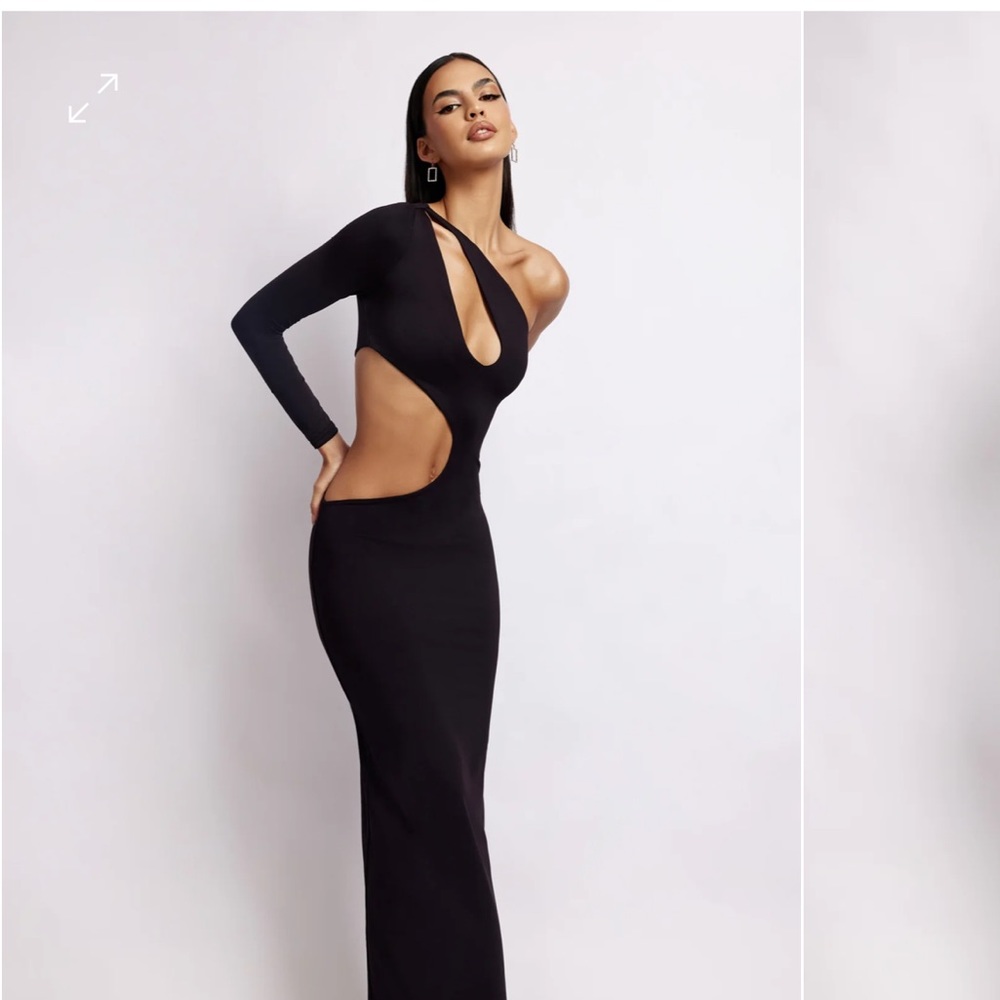 JOYCE
One Shoulder Cut Out Maxi Dress - Black